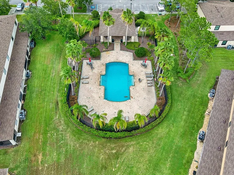 2630 Edgewater Falls Dr — Photo 21
