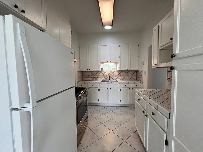 1560 Galveston St — Photo 23
