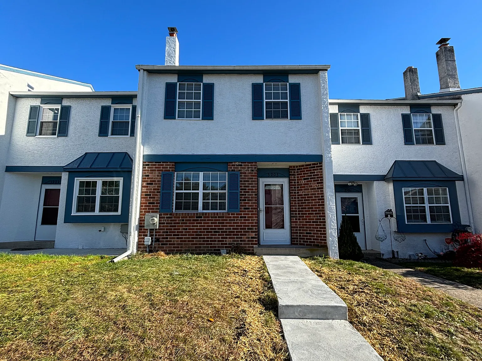 3 bed, 1.5 bath, 2000 sqft, $2,600 — Photo 1