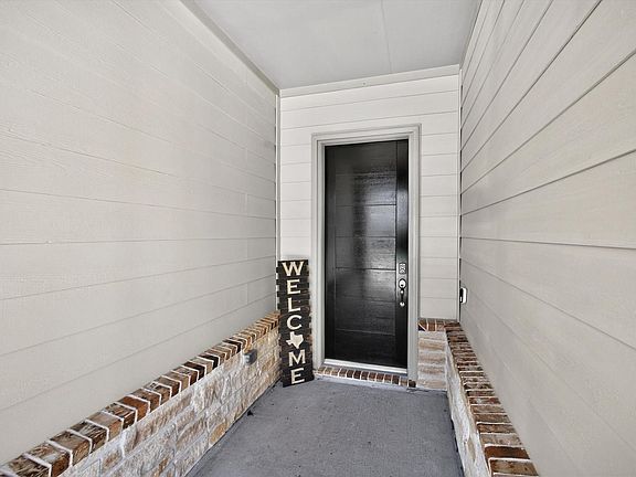 5th image of 11927 Clearview Cove Dr