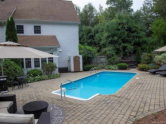 5th image of 49 Shores Dr