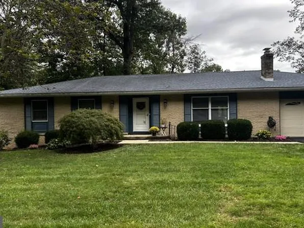 6505 Fairway Dr W, Fayetteville, PA 17222