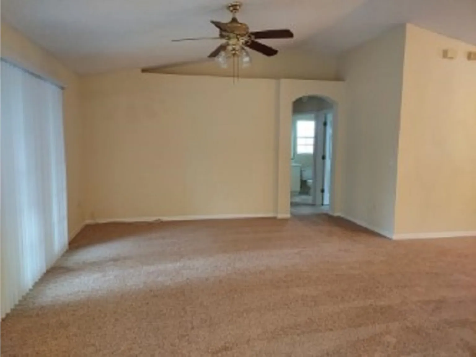 3 bed, 2.0 bath, 1270 sqft, $1,600 — Photo 3