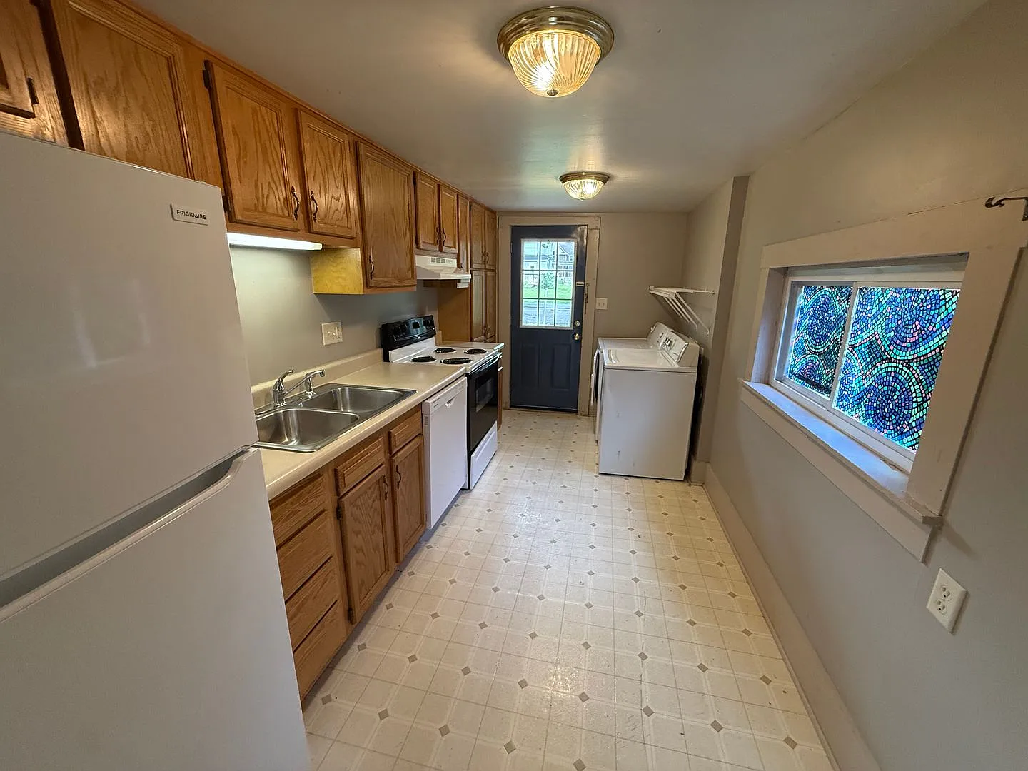 136 E Stadium Ave — Photo 4