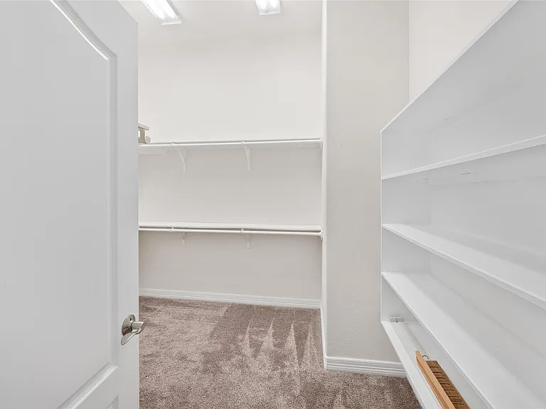 907 McKinney Park Ln — Photo 18