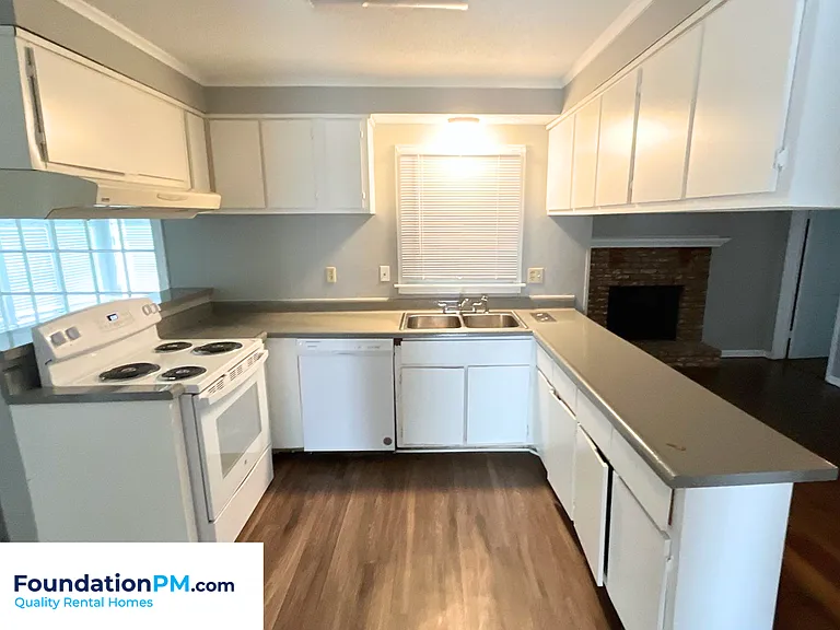 3083 Dothan St — Photo 2