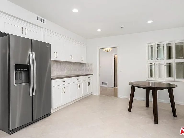 6204 S Corning Ave — Photo 16
