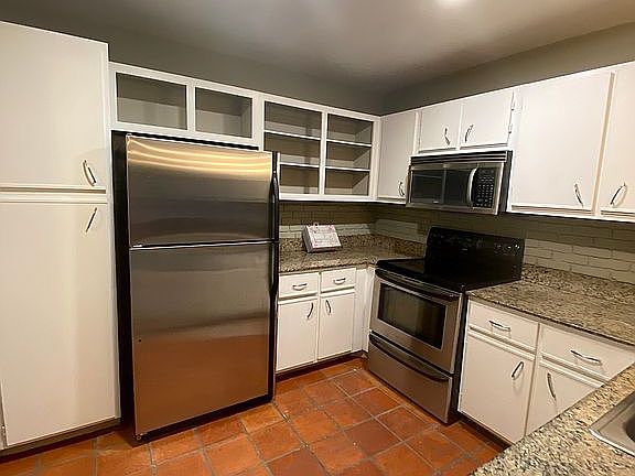 4th image of 4012 Palm Bay Cir APT A
