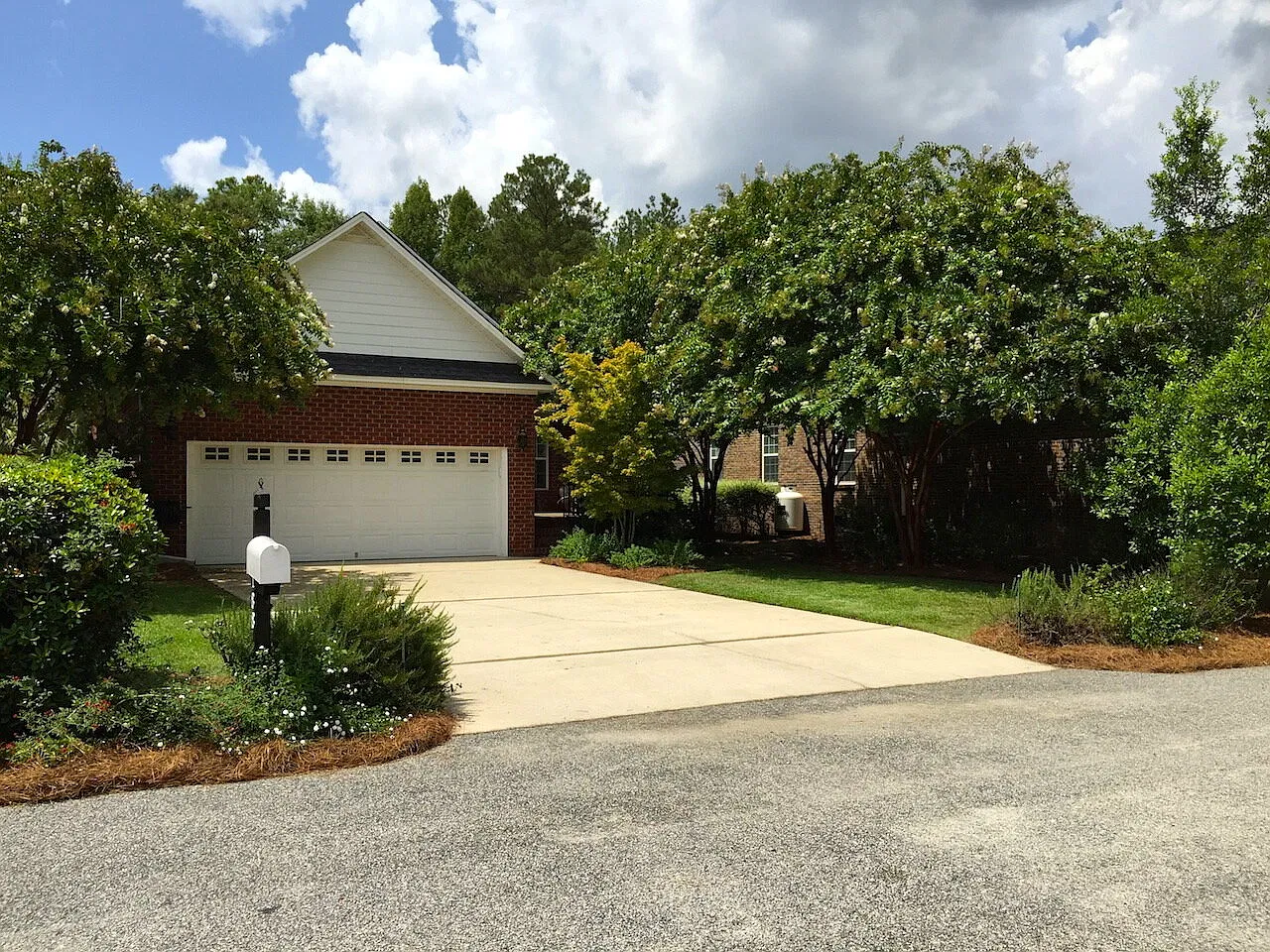 3 bed, 2.5 bath, 2500 sqft, $1,950 — Photo 2