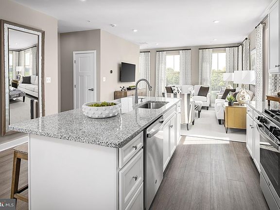 3rd image of 59B Destrier St