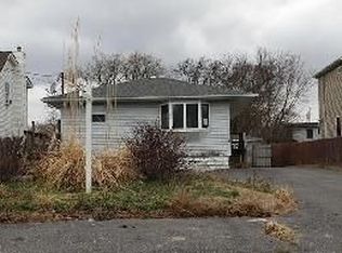9 Trafalgar Dr, Shirley, NY 11967