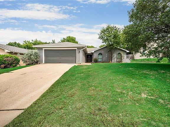 2nd image of 2933 Encino Dr