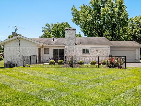 5th image of 165 Saddleford Dr
