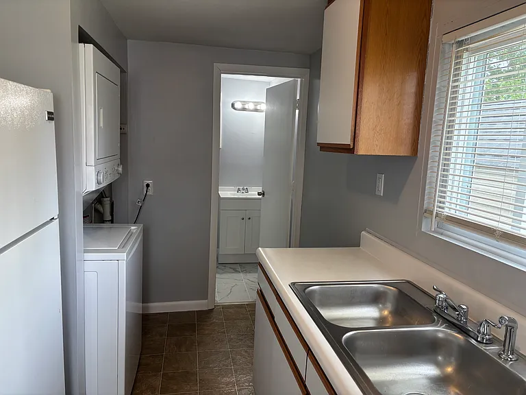 22441 Ridgeway St — Photo 34