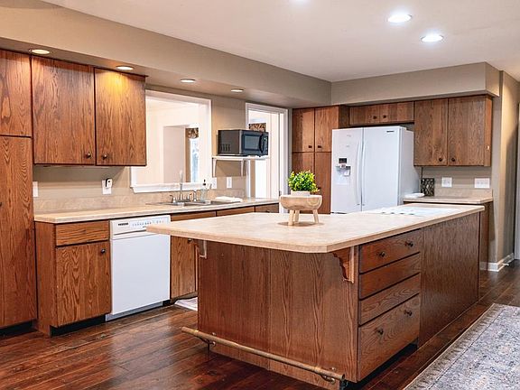 5th image of 773 University Cir