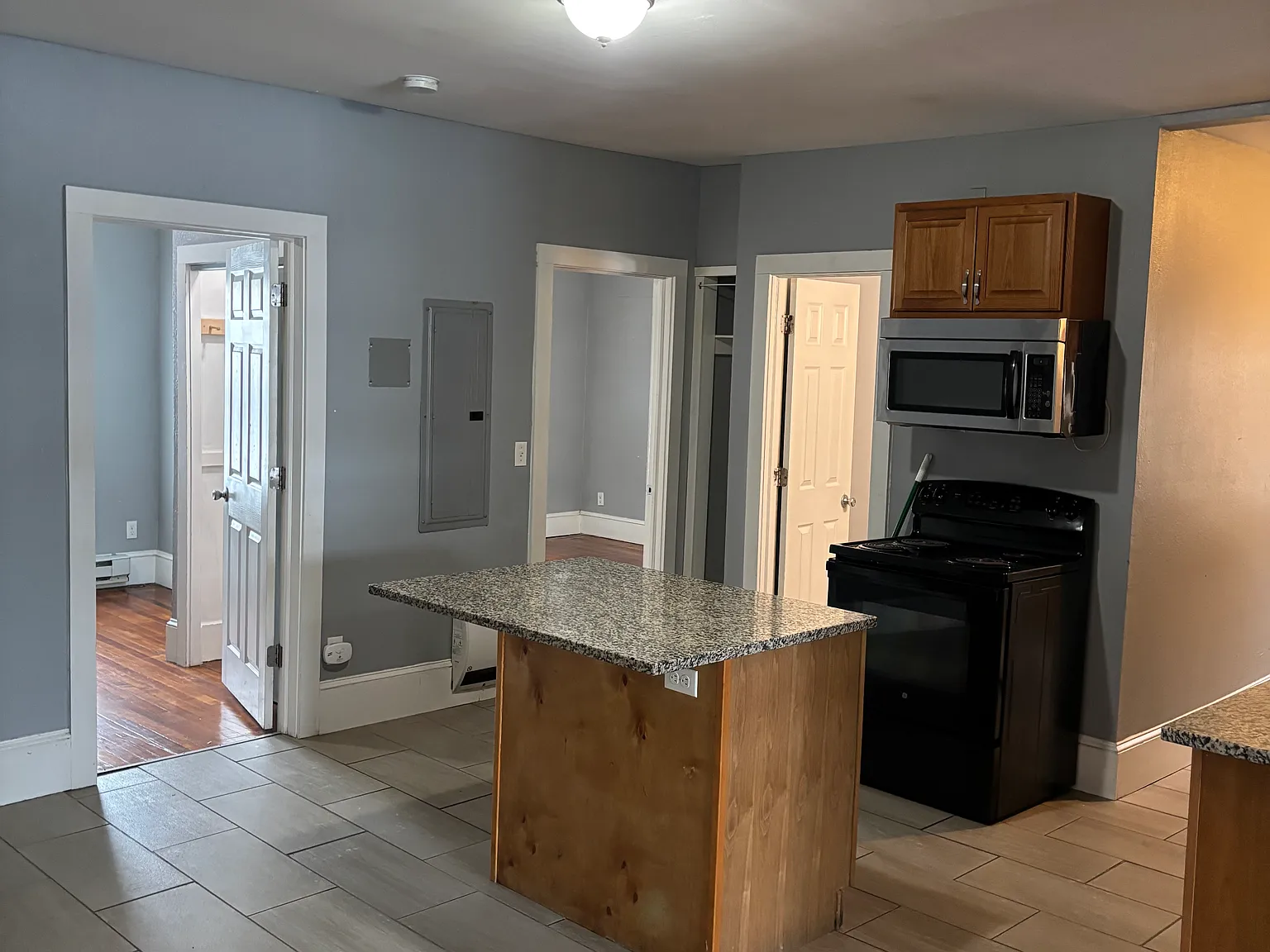 3 bed, 1175 sqft, $1,750 — Photo 3