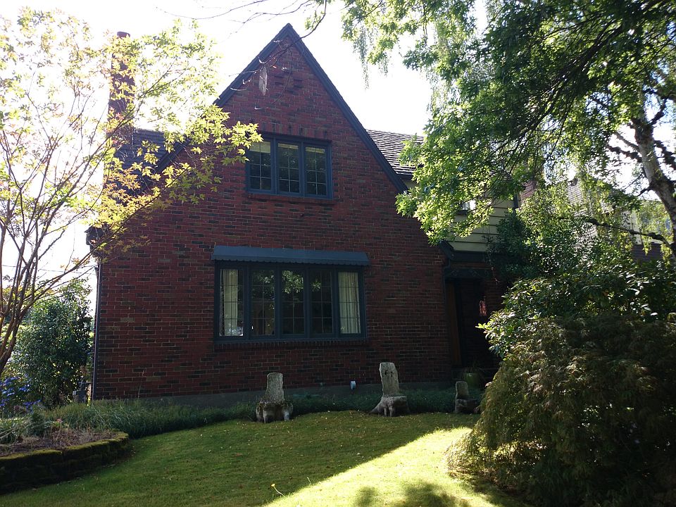 2nd image of 2540 8th Ave W