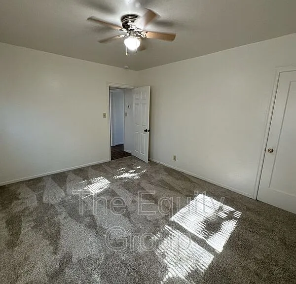 710 E Tulare Ave — Photo 10
