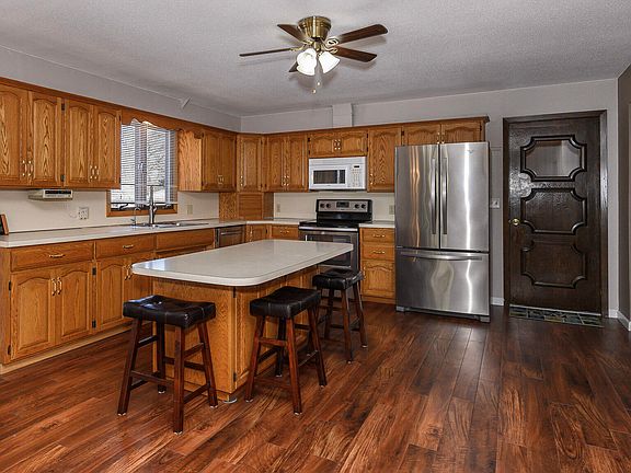 2nd image of 107 Avenue S #D
