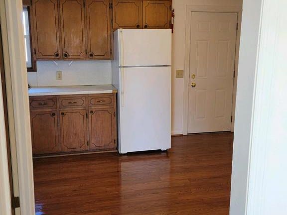 5th image of 55 Woodcott Rd APT 8