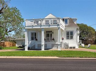 712 S Church St, Rockport, TX 78382