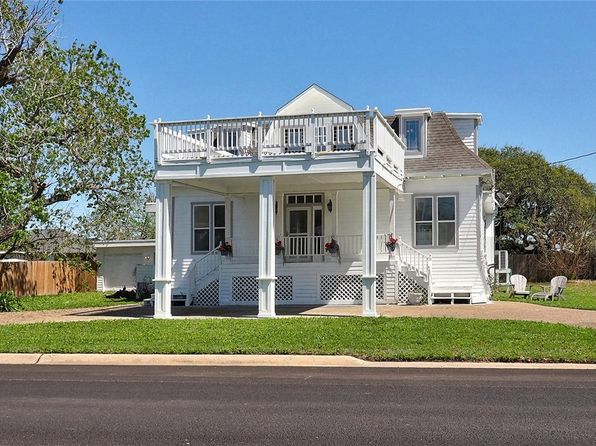 712 S Church St, Rockport, TX 78382