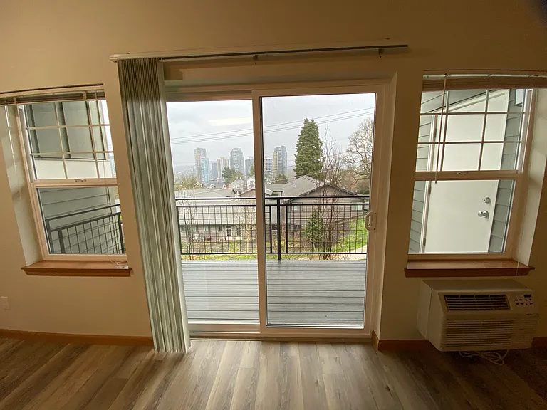 3745 SW Water Ave #101 — Photo 8