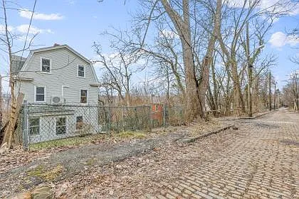 134 Climax St — Photo 33