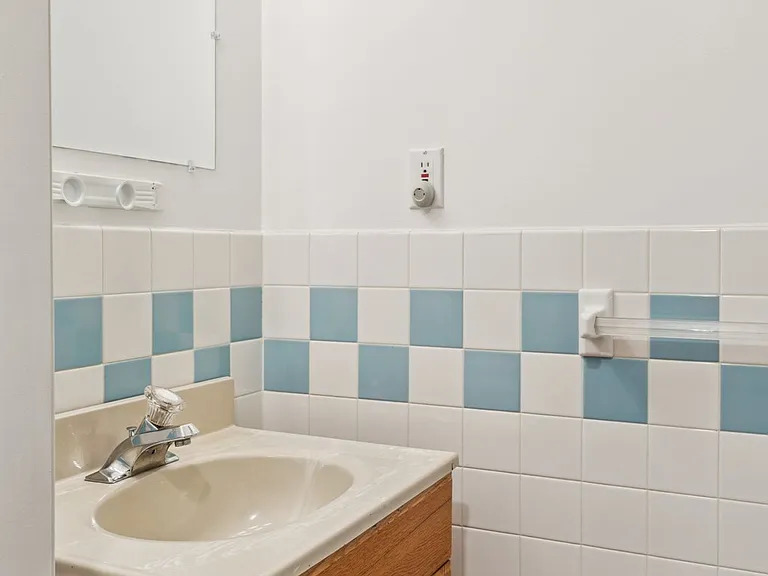 3379 Frederick St — Photo 10
