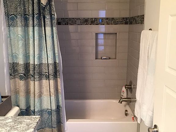 5th image of 1507B Sweetbriar Ave
