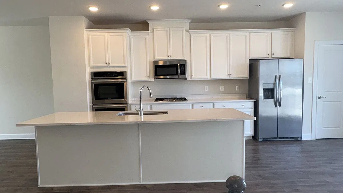 3 bed, 2.5 bath, 1844 sqft, $2,995 — Photo 3