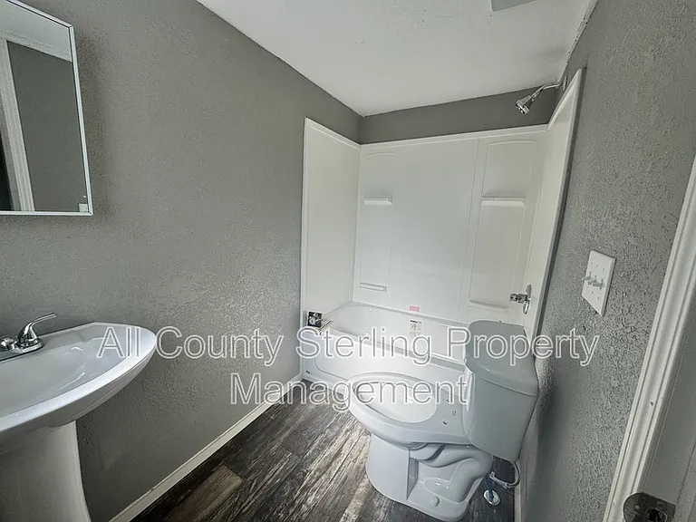 917 NE Aberdeen Ave — Photo 8