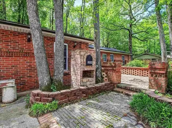 1209 Eastview Dr, Jacksonville, AR 72076