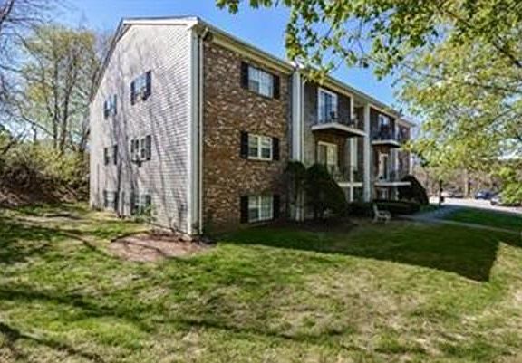 3rd image of 2 Chapel Hill Dr APT 6
