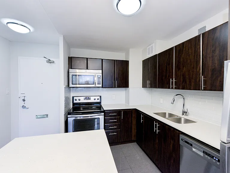 4190 Bathurst St — Photo 4