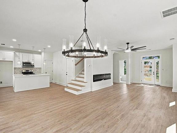 5th image of 503 Brown Rd