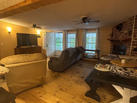 3rd image of 1018 Horseshoe Cir