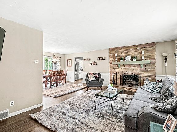 4th image of 23156 Acacia Pl
