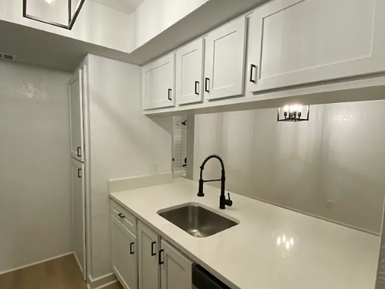 Townhollow Apartments — Photo 2