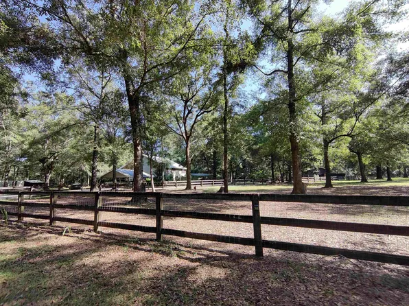 24250 River Rd N, Daphne, AL 36526