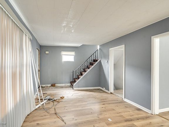 3rd image of 13321 Caine Ave
