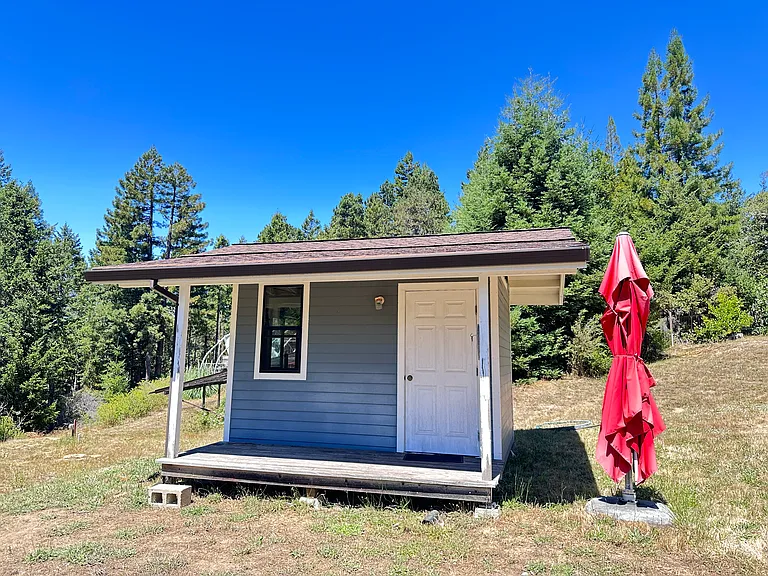 Small cabin with heat and electricity
