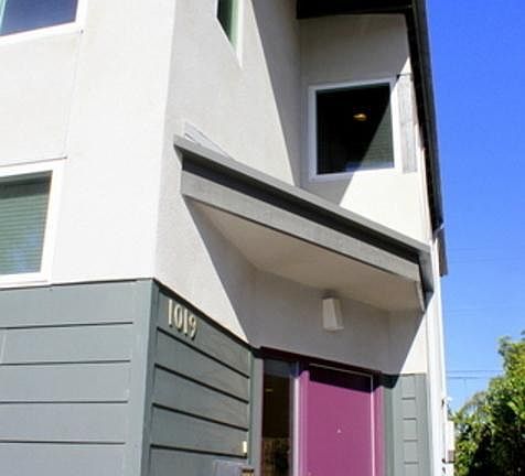 4th image of 1019 W 67th St