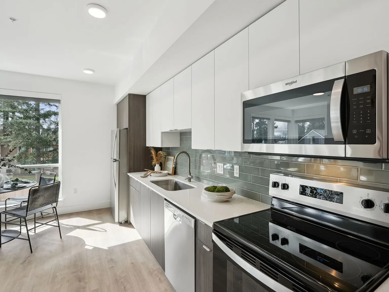 Welcome to Burnside Bluffs Your New Urban Retreat! — Photo 1