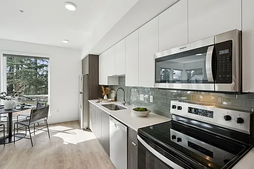 Welcome to Burnside Bluffs Your New Urban Retreat! Photo 1