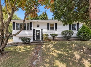 41 Beeckman Ave, Cranston, RI 02920