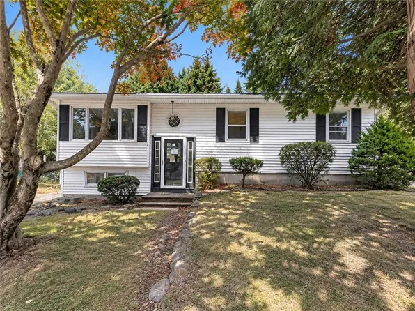 41 Beeckman Ave, Cranston, RI 02920