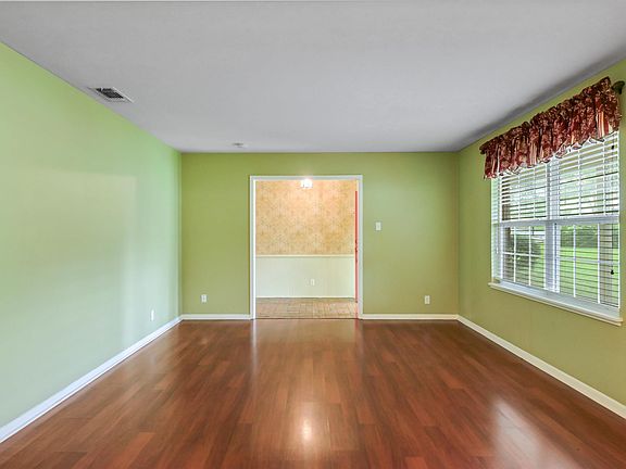 4th image of 1400 Sequoia Dr