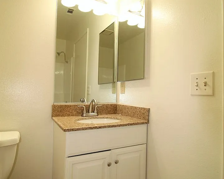 Fillmore River Ridge Apartments — Photo 29