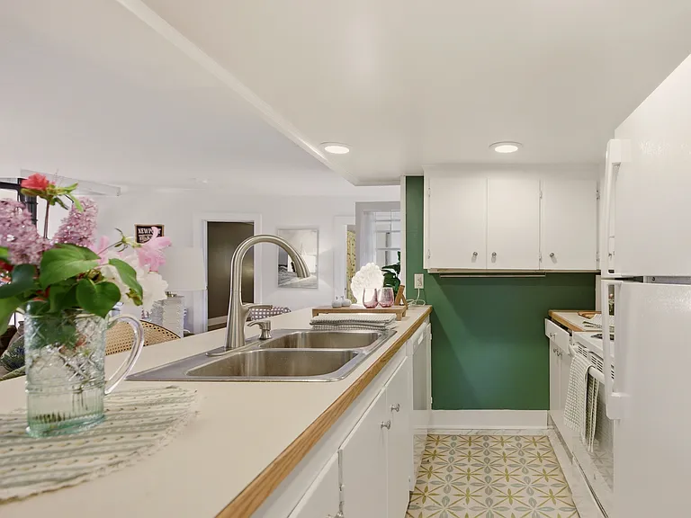 40 Catherine St — Photo 10